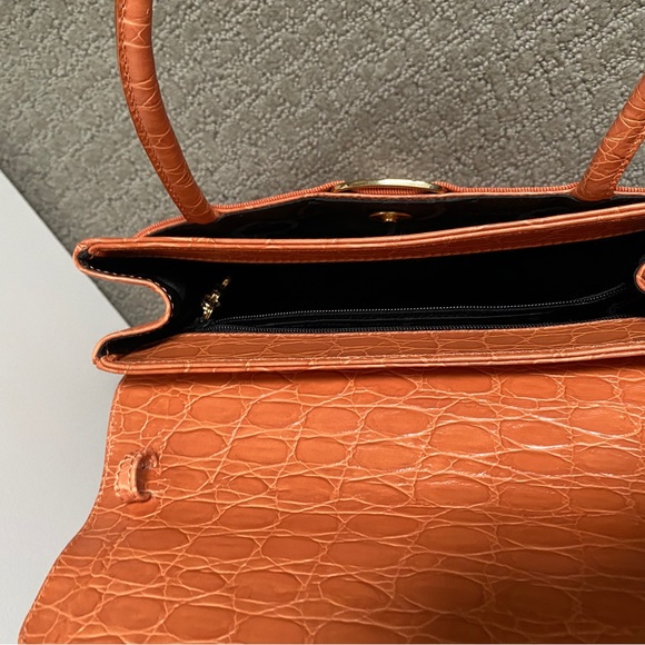 Ferragamo Vara handbag. - Picture 5 of 10